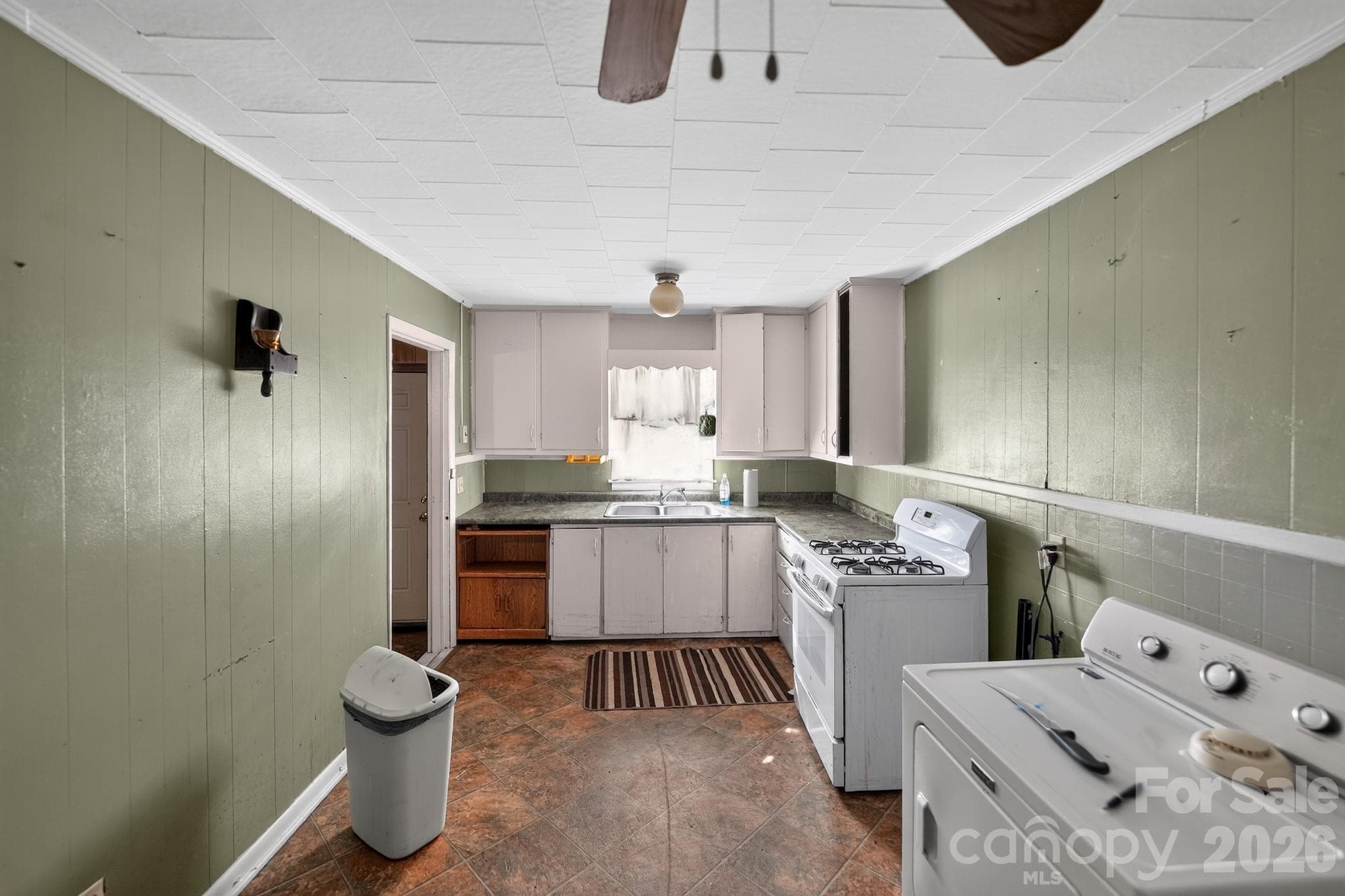 Single Family Residence at 2578 Simpson Road E, Burlington, photo 5 of 14