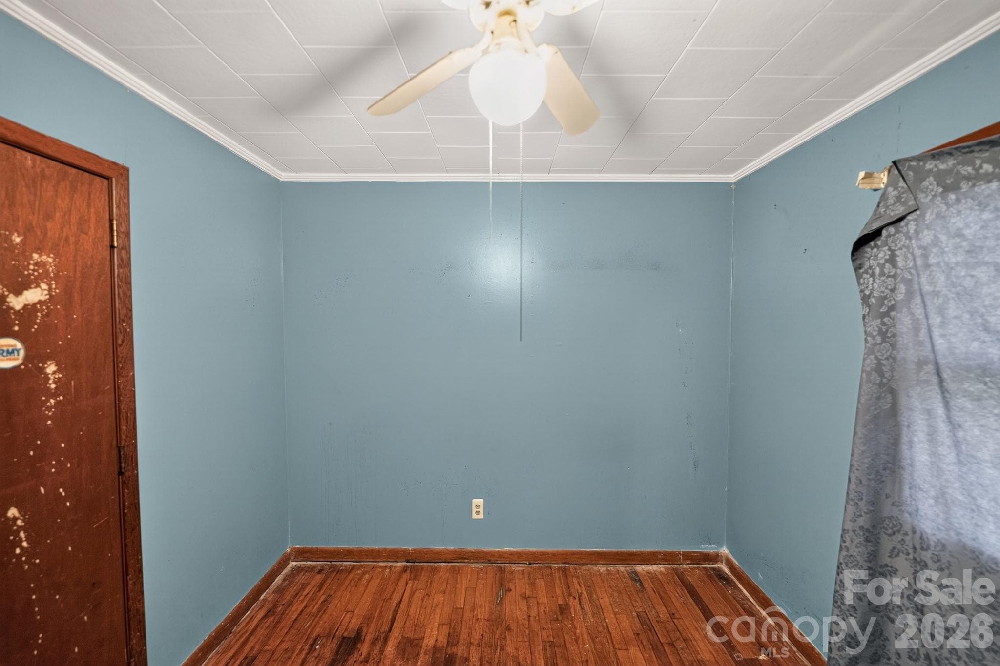 Single Family Residence at 2578 Simpson Road E, Burlington, photo 6 of 14