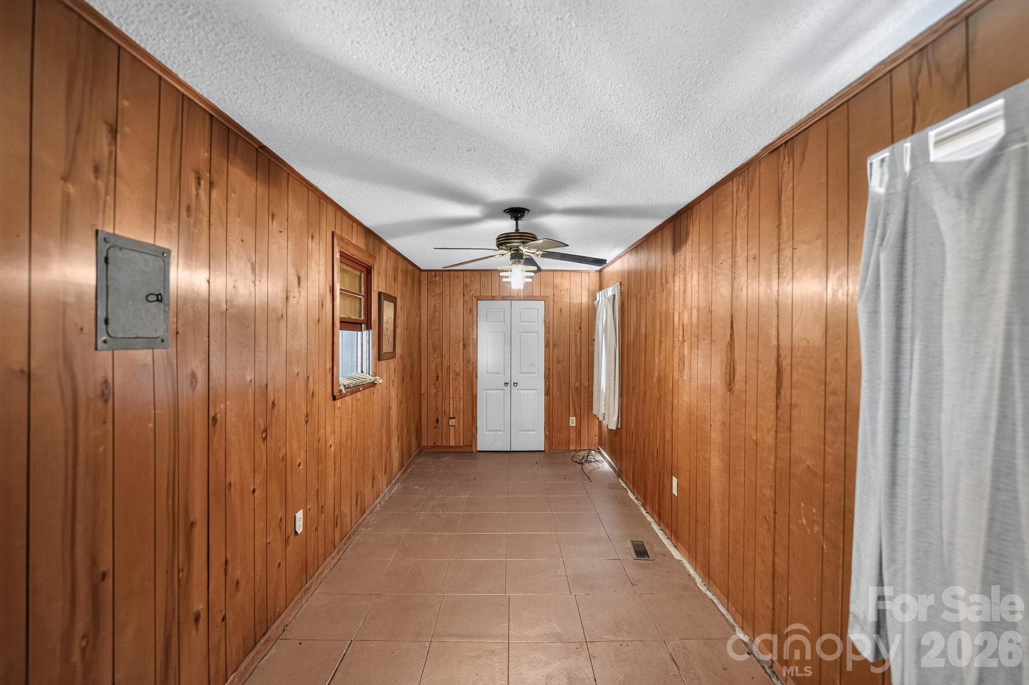 Single Family Residence at 2578 Simpson Road E, Burlington, photo 10 of 14
