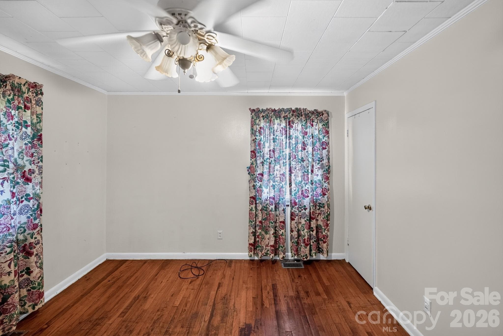 Single Family Residence at 2578 Simpson Road E, Burlington, photo 13 of 14