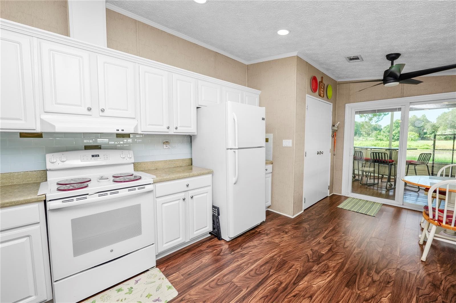 Manufactured Home at 618 CASSANDRA LN, LAKELAND, photo 13 of 53