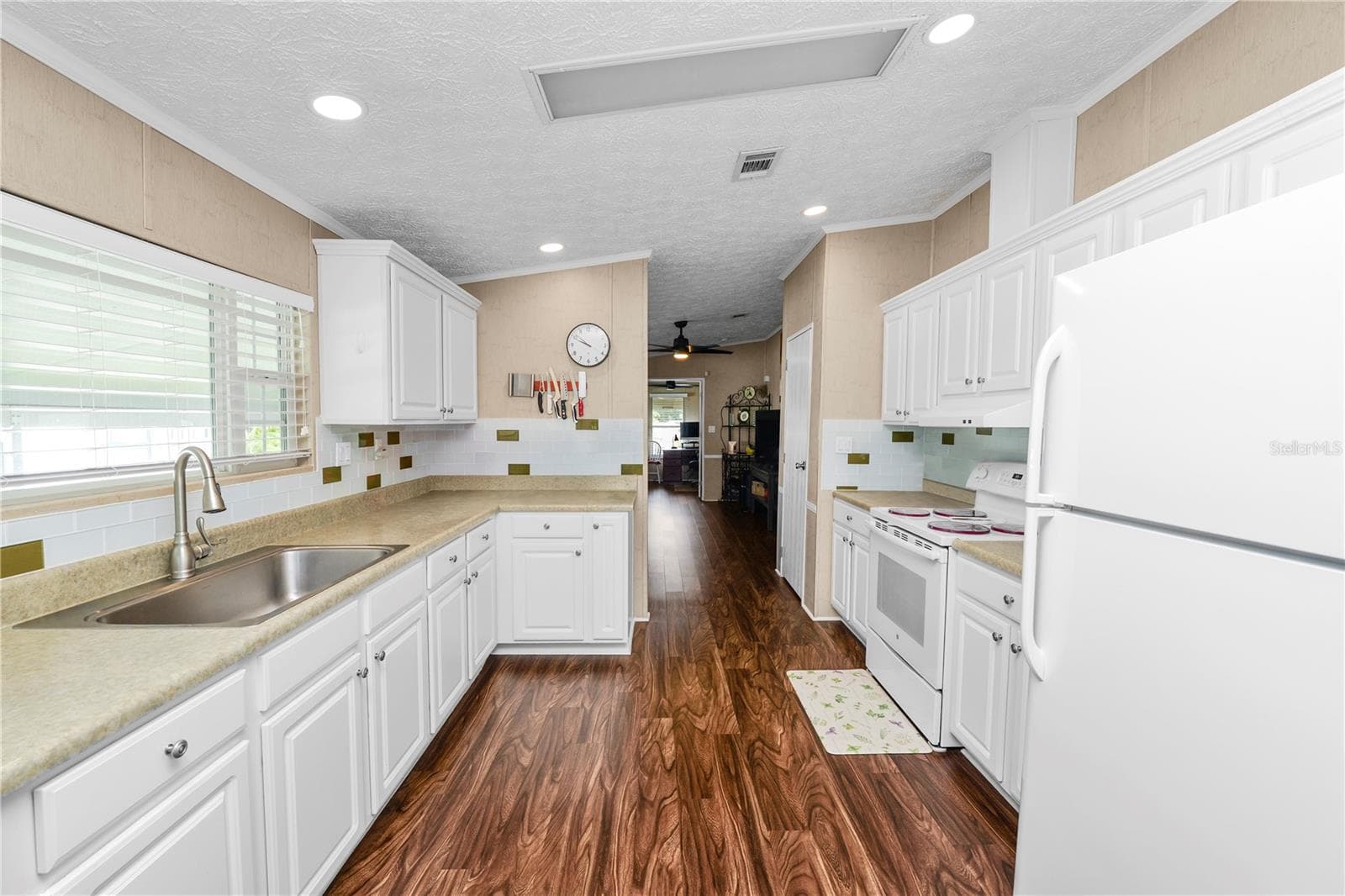 Manufactured Home at 618 CASSANDRA LN, LAKELAND, photo 17 of 53