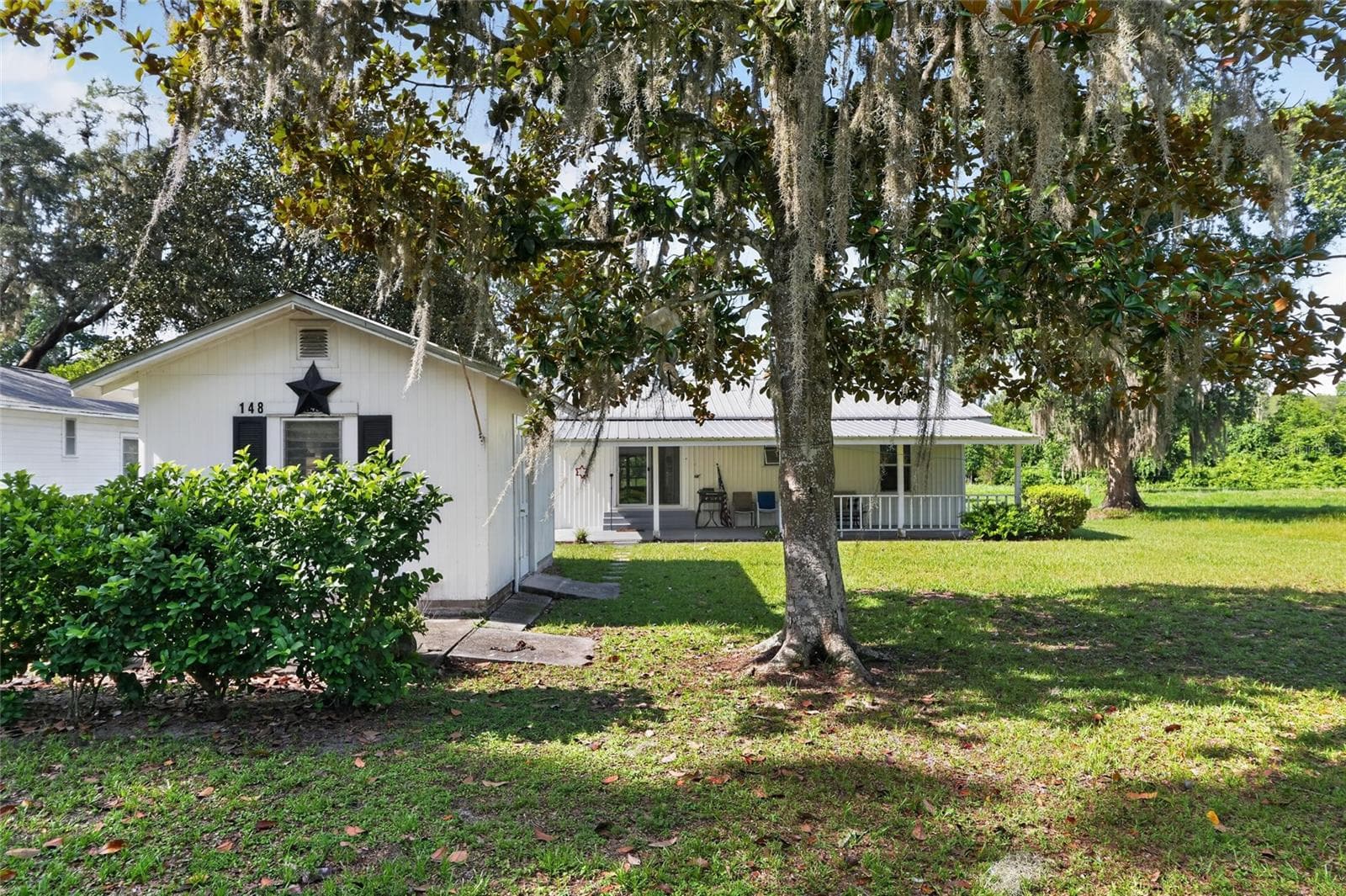 Single Family Residence at 148 LAKE SHORE TER, INTERLACHEN, photo 5 of 54