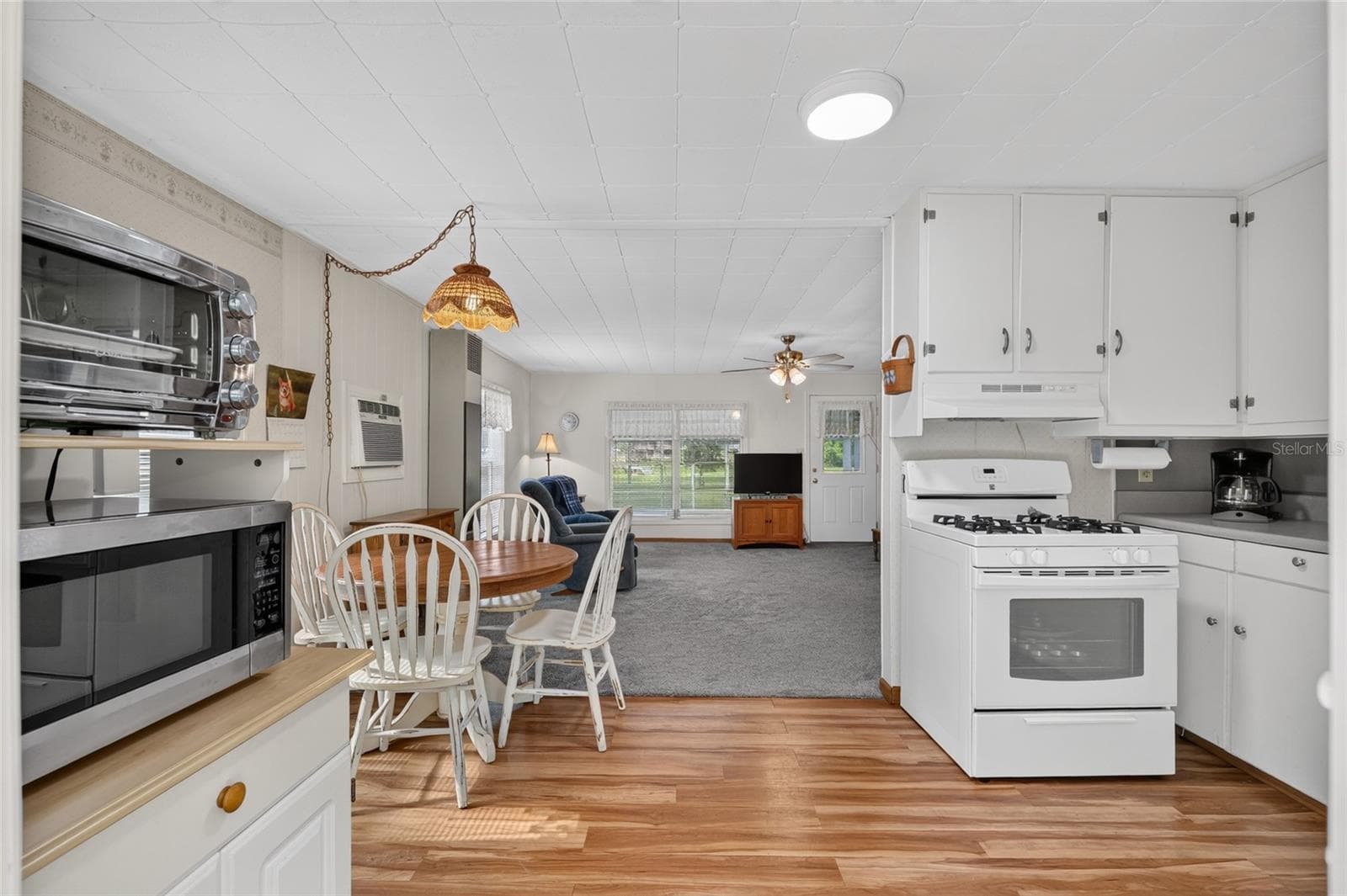 Single Family Residence at 148 LAKE SHORE TER, INTERLACHEN, photo 6 of 54