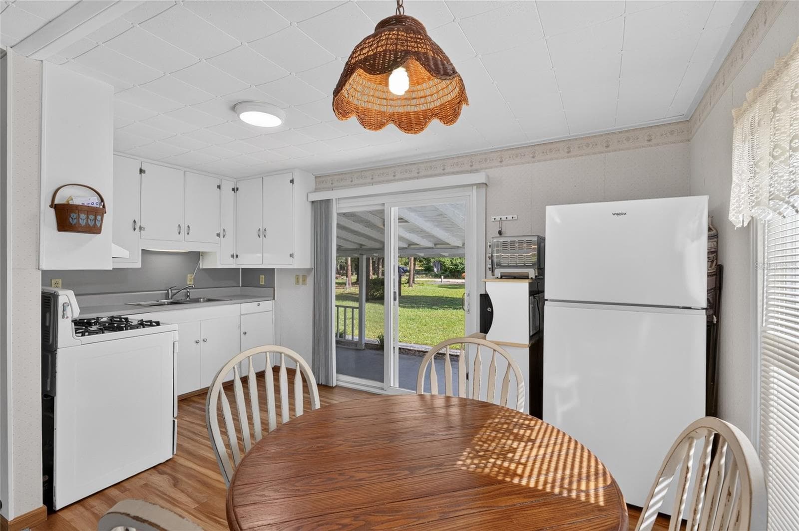 Single Family Residence at 148 LAKE SHORE TER, INTERLACHEN, photo 9 of 54