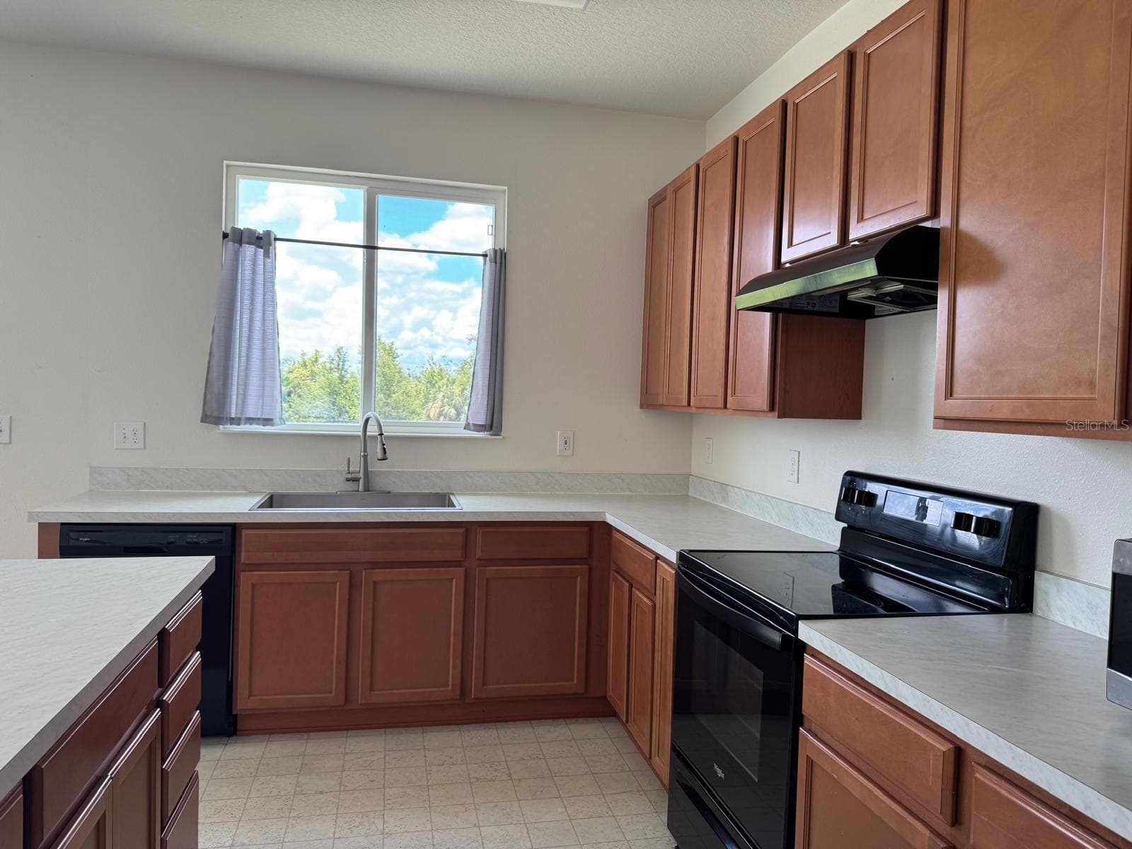 Single Family Residence at 709 SARNER PASS WAY, WINTER HAVEN, photo 2 of 16