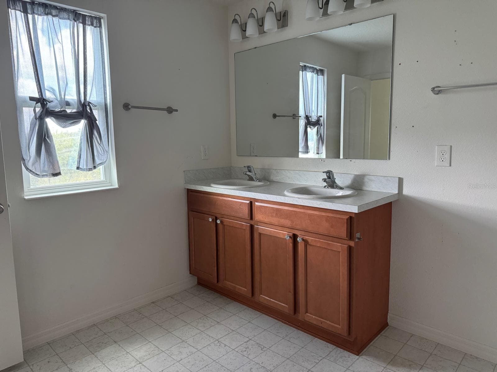 Single Family Residence at 709 SARNER PASS WAY, WINTER HAVEN, photo 10 of 16