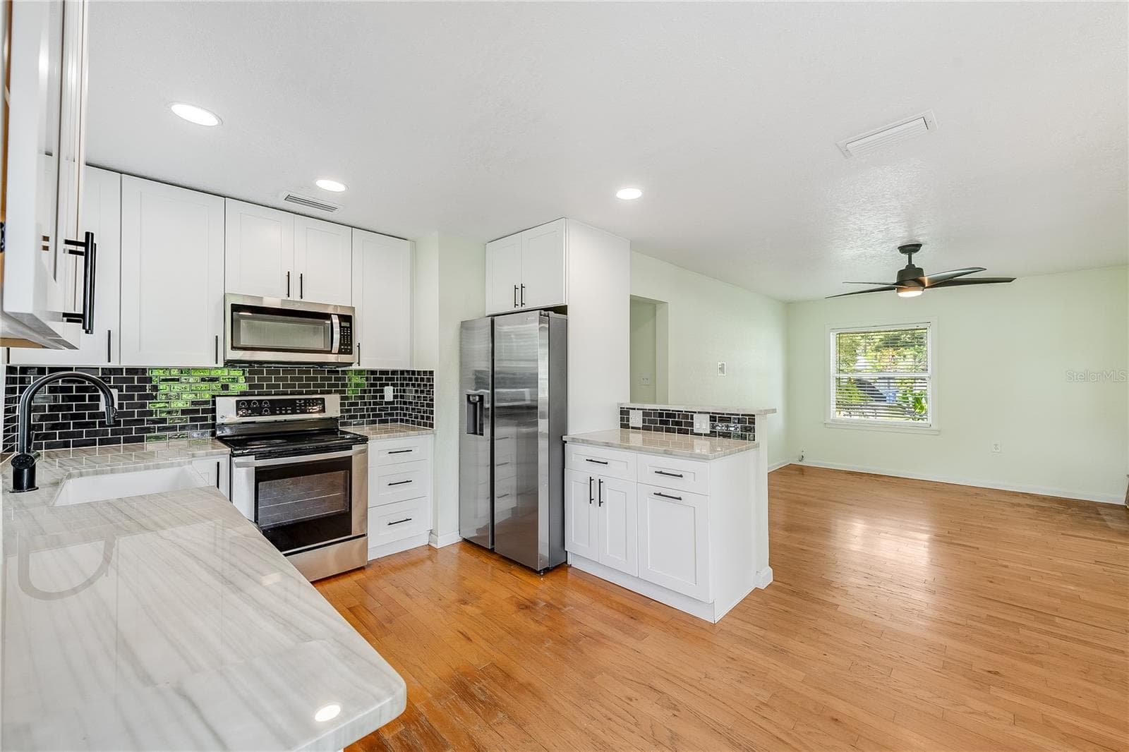 Single Family Residence at 1010 W BERRY AVE, TAMPA, photo 13 of 41