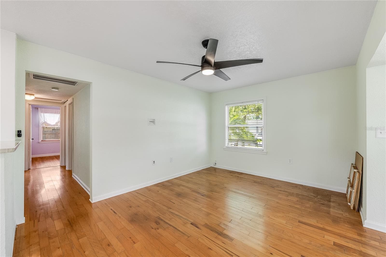 Single Family Residence at 1010 W BERRY AVE, TAMPA, photo 15 of 41