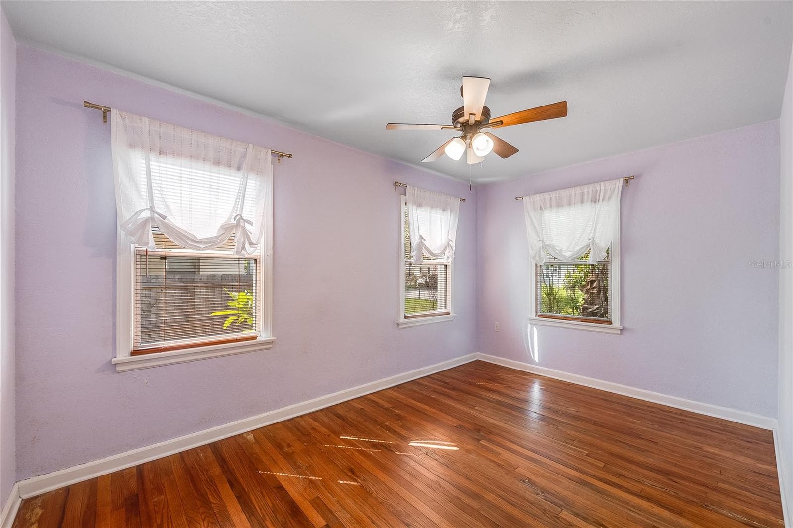 Single Family Residence at 1010 W BERRY AVE, TAMPA, photo 17 of 41