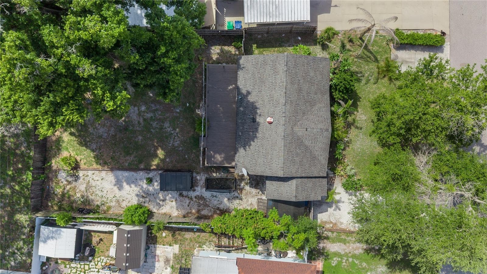 Single Family Residence at 1010 W BERRY AVE, TAMPA, photo 40 of 41