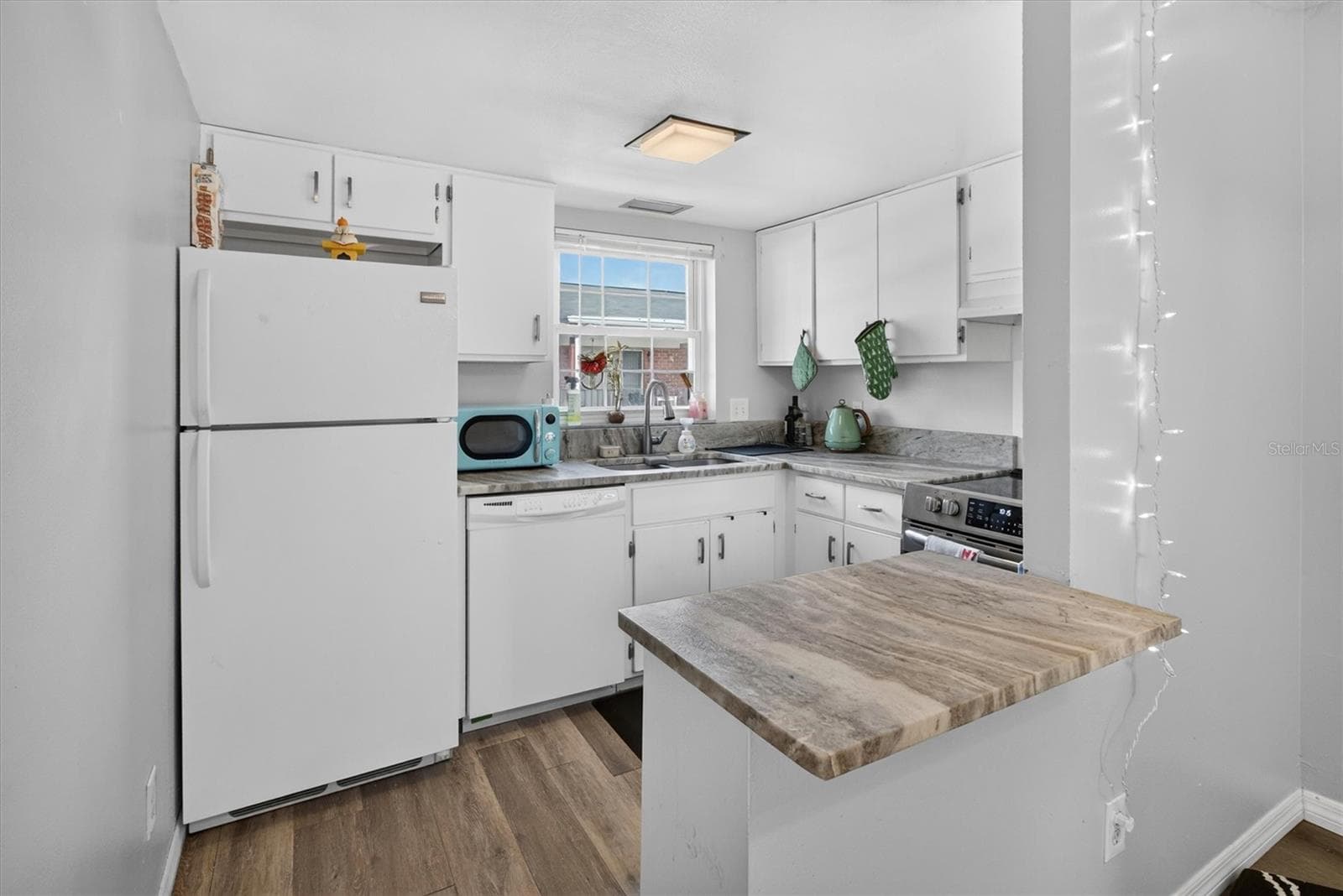 Condominium at 8522 10TH ST N #D, ST PETERSBURG, photo 13 of 29