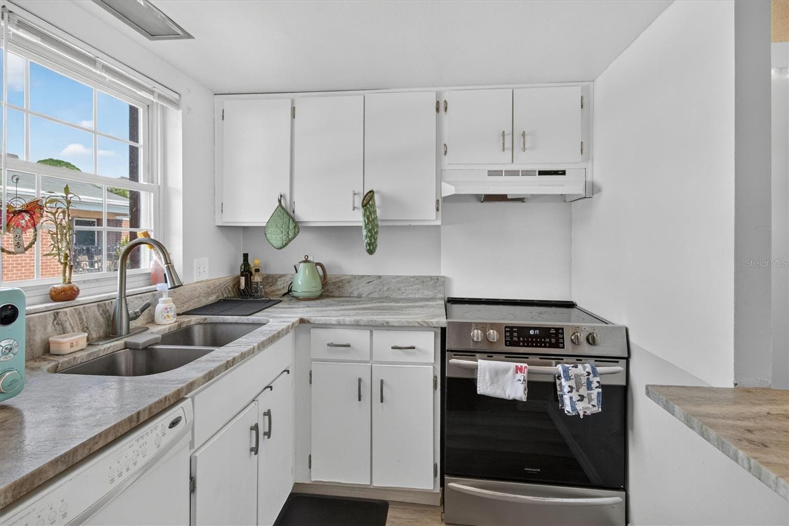 Condominium at 8522 10TH ST N #D, ST PETERSBURG, photo 15 of 29