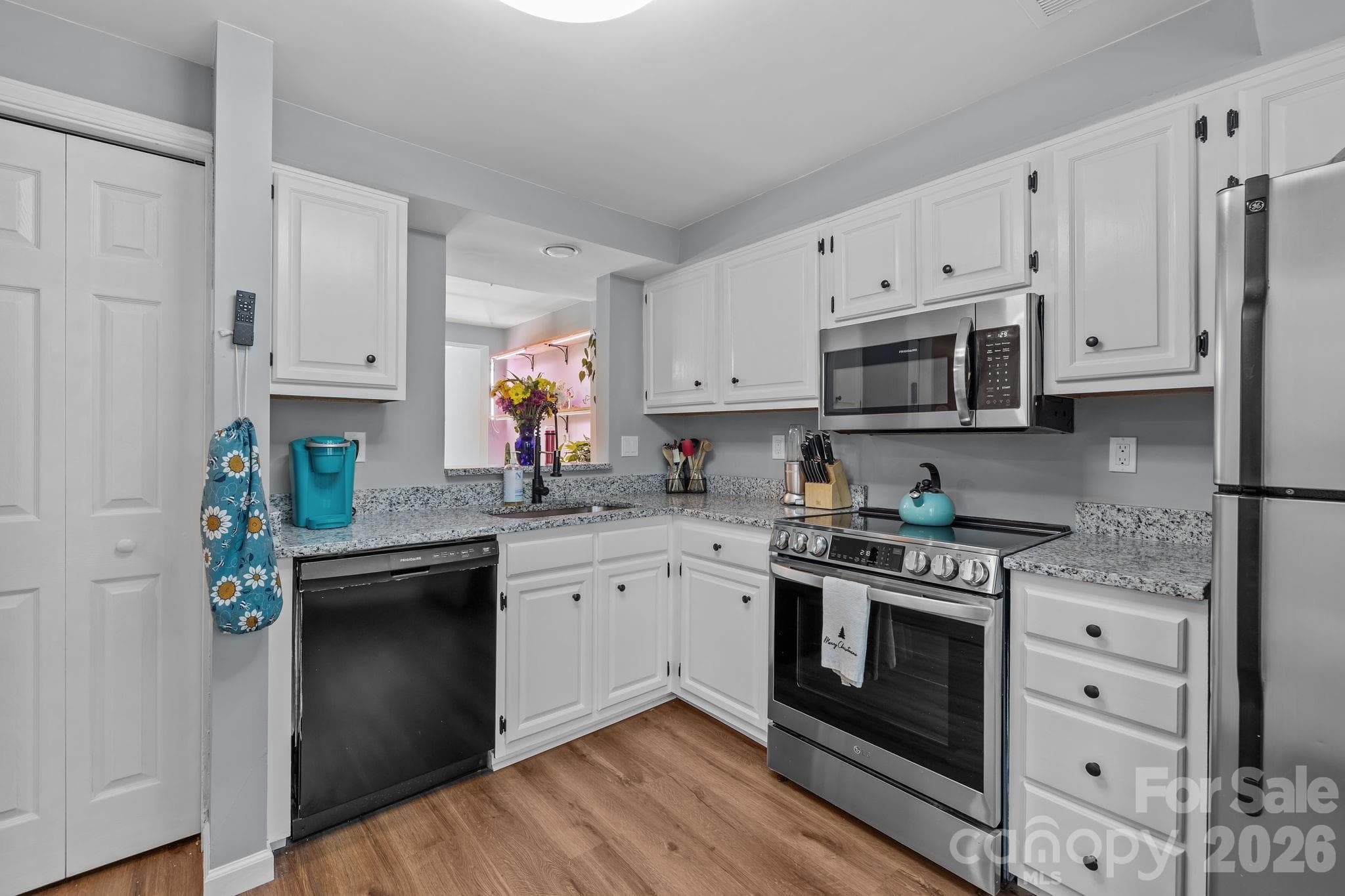 Townhouse at 247 Water Oak Drive, Pineville, photo 5 of 42