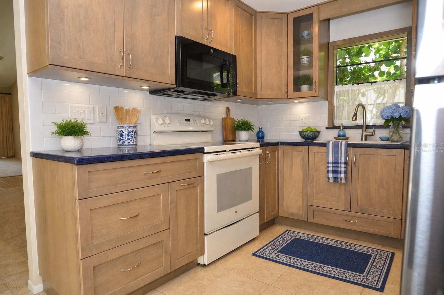 Virtually staged Kitchen - 5565 SALEM SQUARE DR N, PALM HARBOR