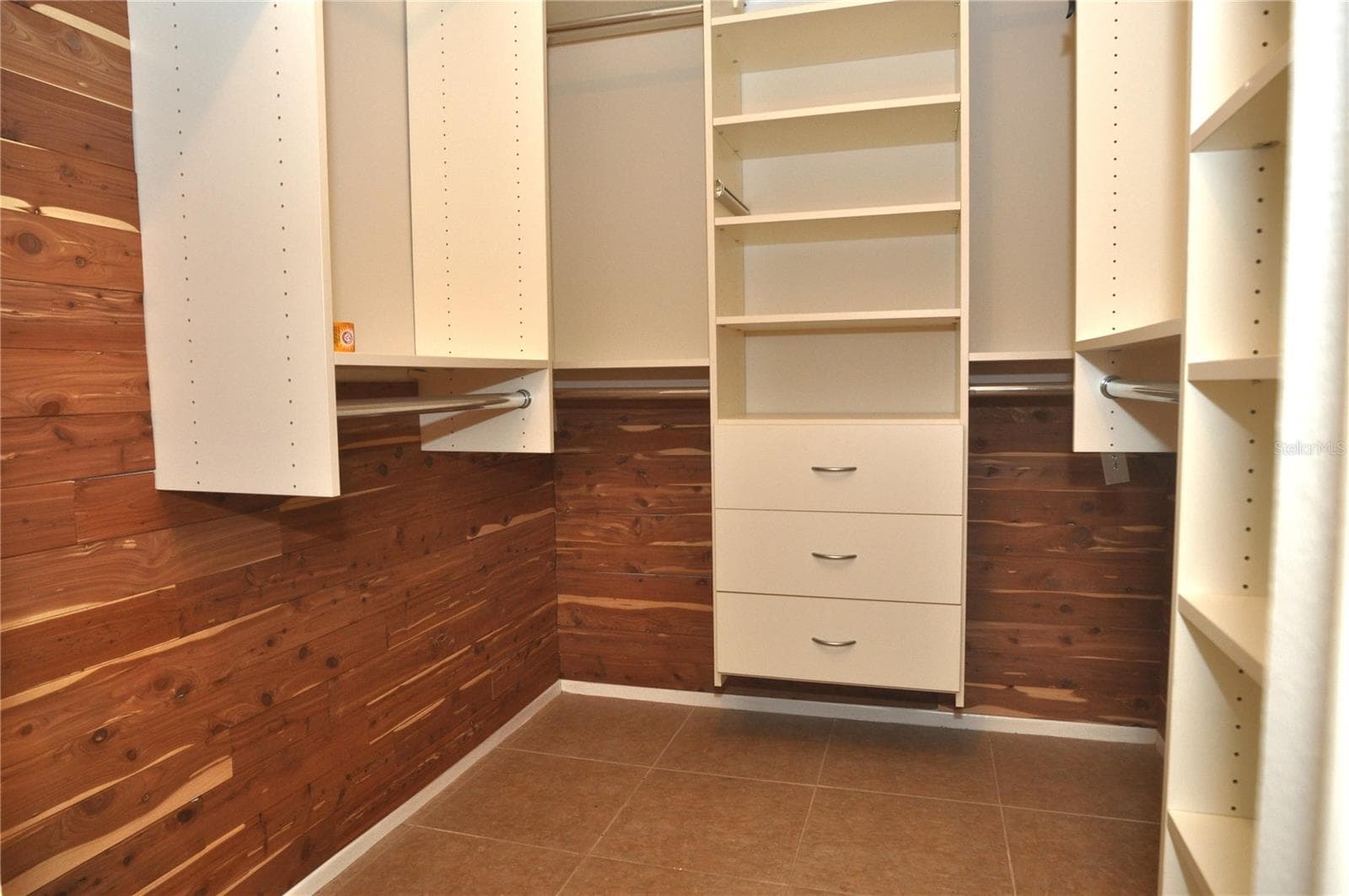 Primary walk-in closet - 5565 SALEM SQUARE DR N, PALM HARBOR