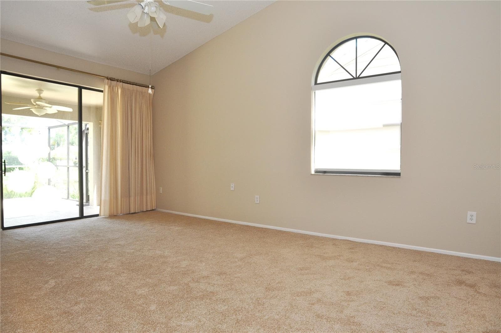 Living room - 5565 SALEM SQUARE DR N, PALM HARBOR