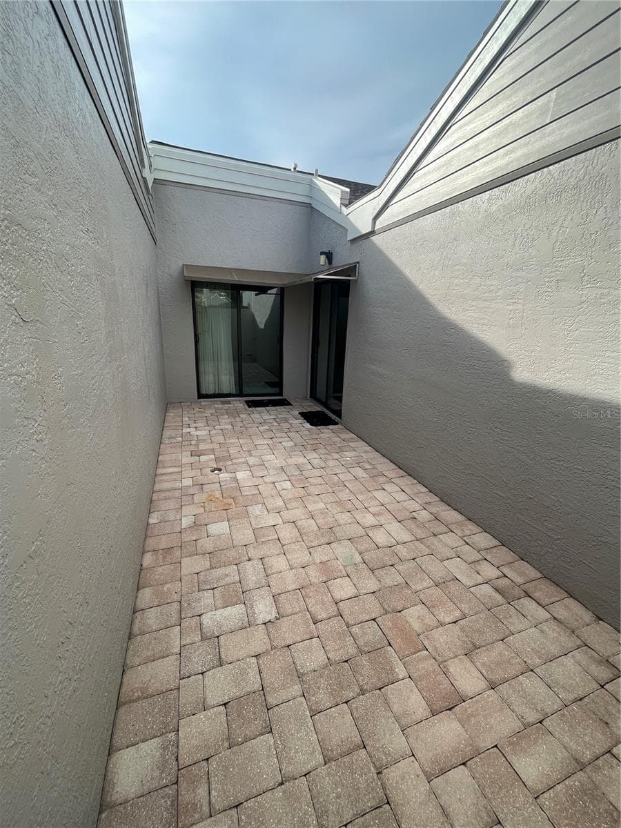 Courtyard - 5565 SALEM SQUARE DR N, PALM HARBOR