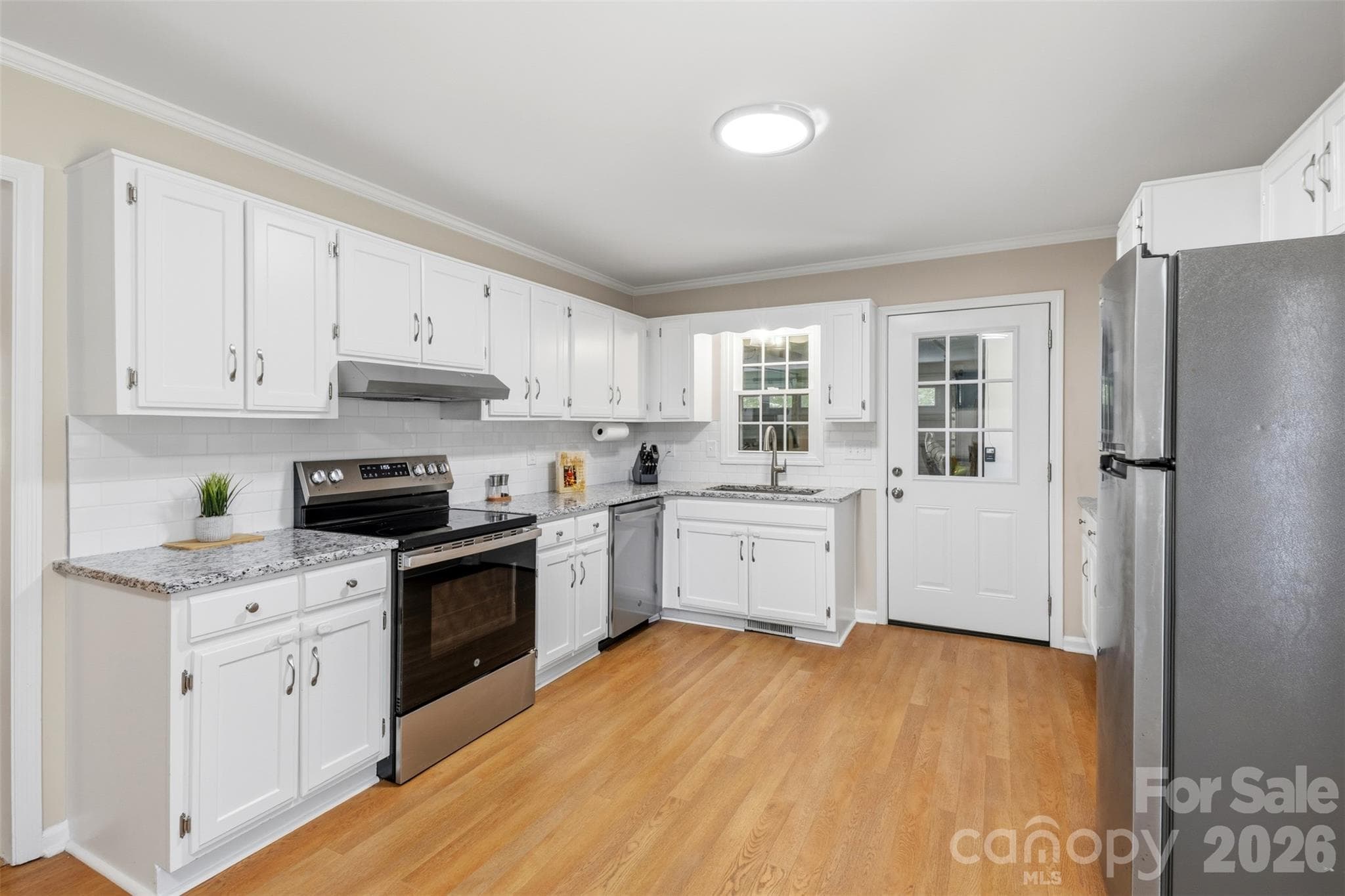 Main level kitchen - 5381 Woodside Drive, Rock Hill