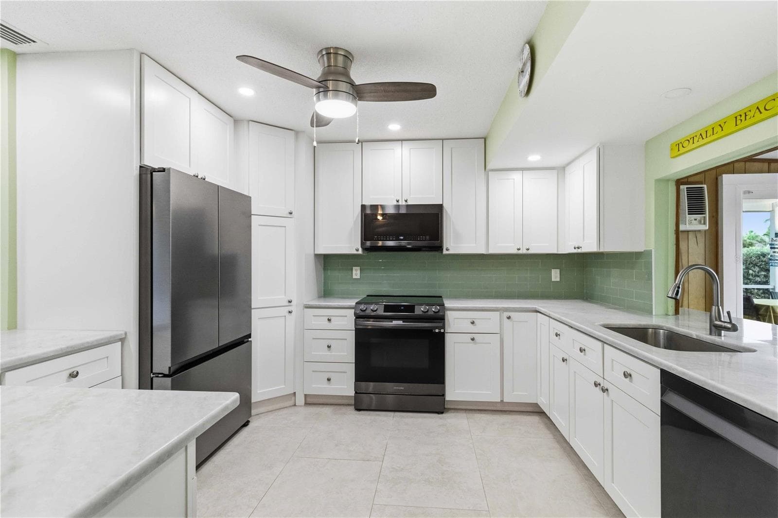 Single Family Residence at 720 IXORA AVE, ELLENTON, photo 14 of 46