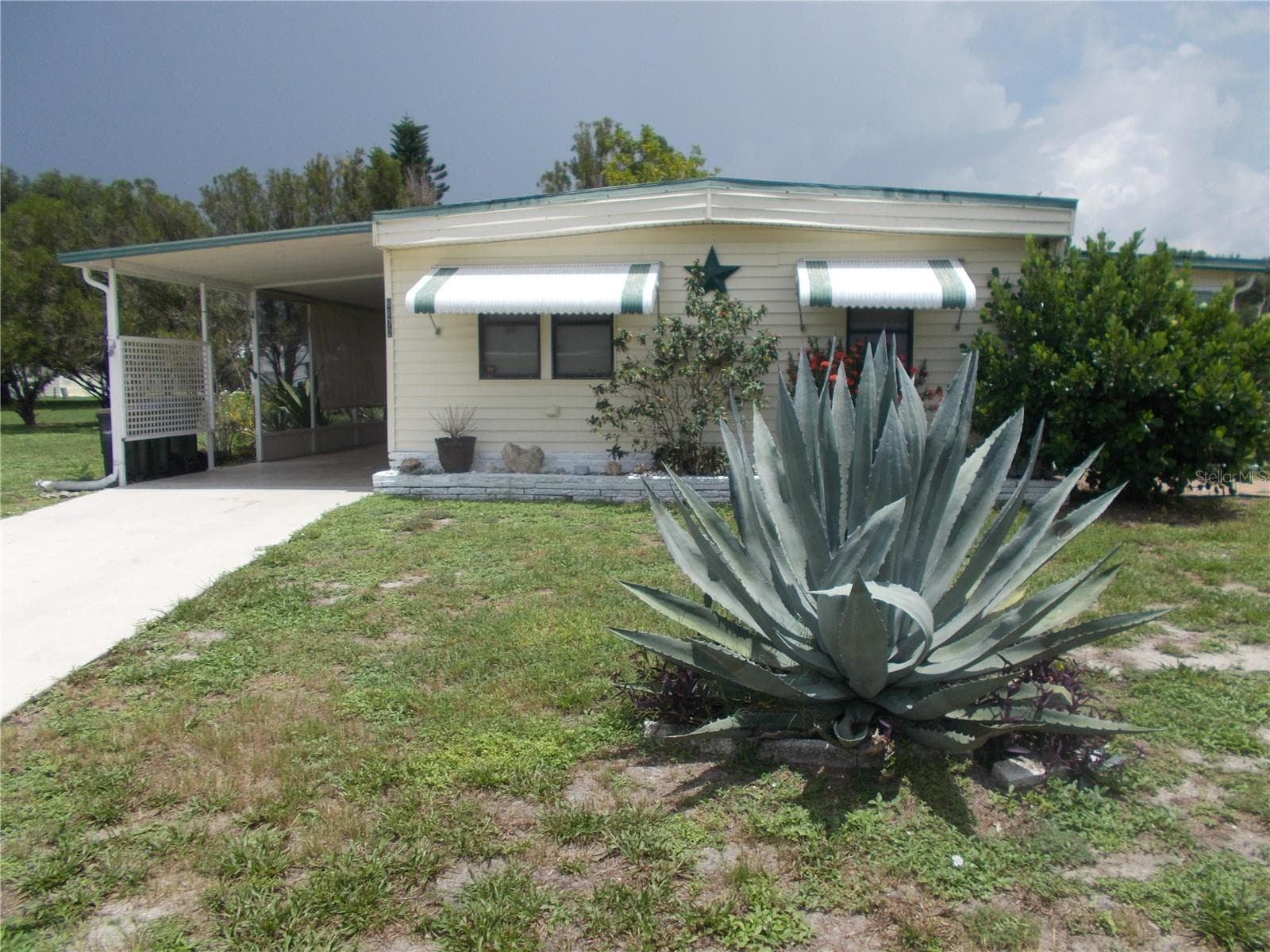 6872 HAAWI CT