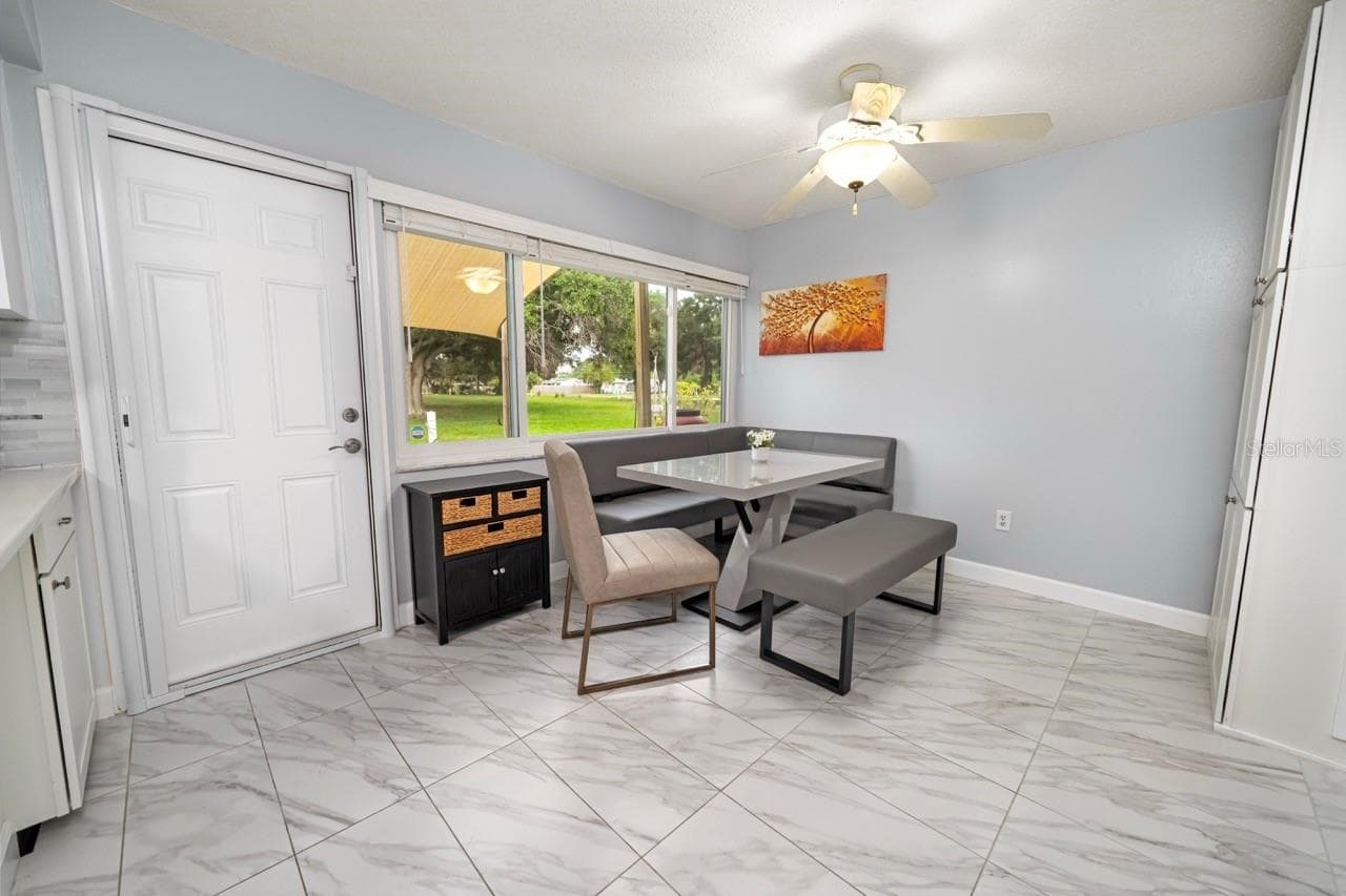 LARGE BREAKFAST KITCHEN NOOK, WITH CLEAR VIEW OF POND & FOUNTAIN. VERY COMFORTABLE - 8235 BURGUNDY DR N #3, PINELLAS PARK