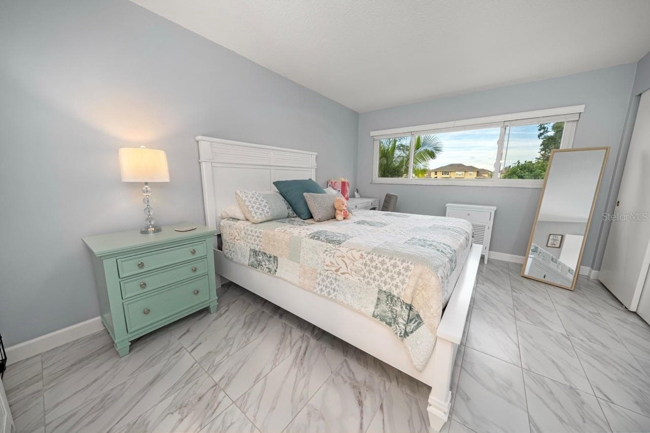LARGE PRIMARY BEDROOM, CLEAR OF GARDEN& POND - 8235 BURGUNDY DR N #3, PINELLAS PARK