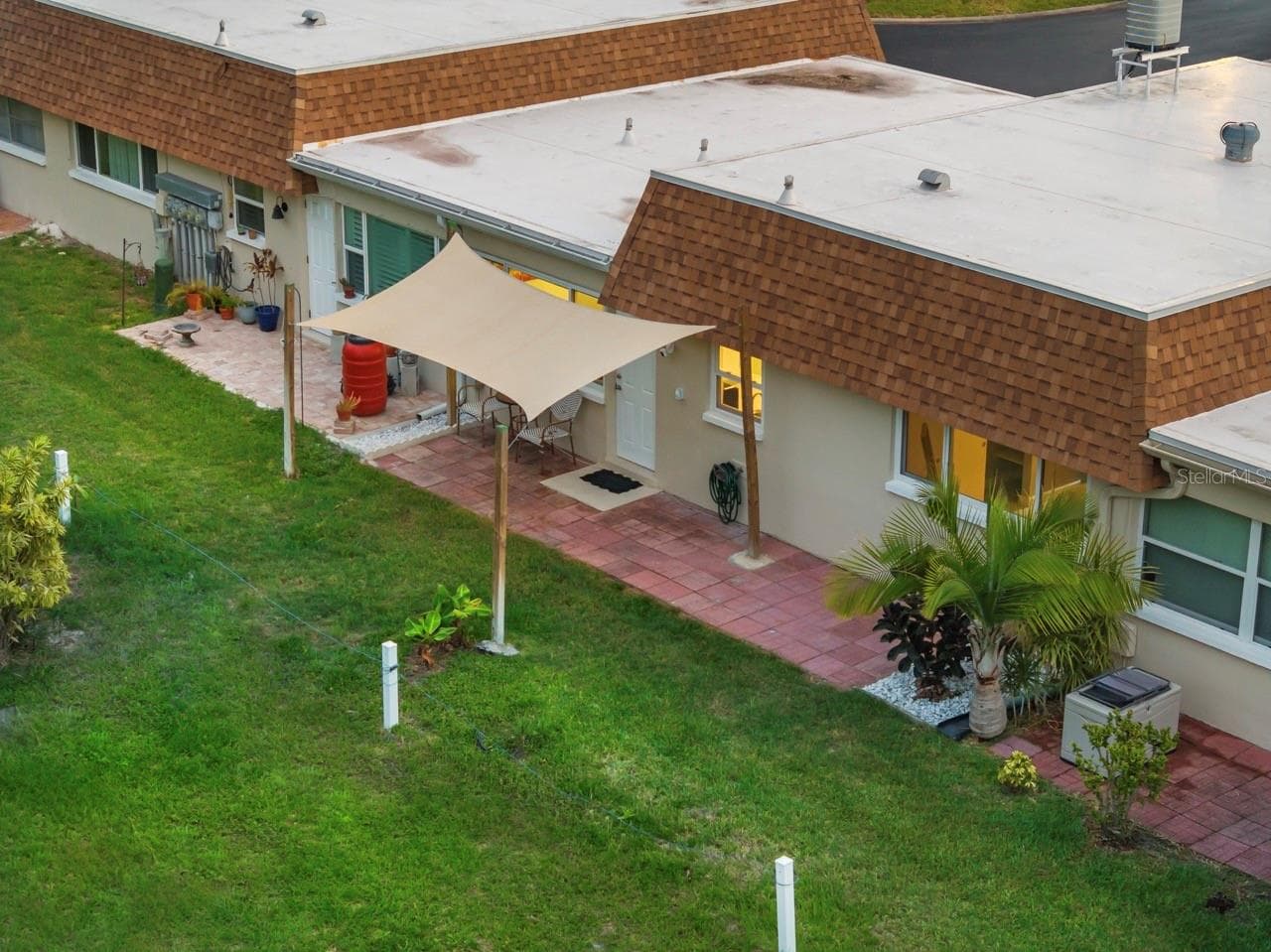 OVERED BACK PATIO & YARD - 8235 BURGUNDY DR N #3, PINELLAS PARK