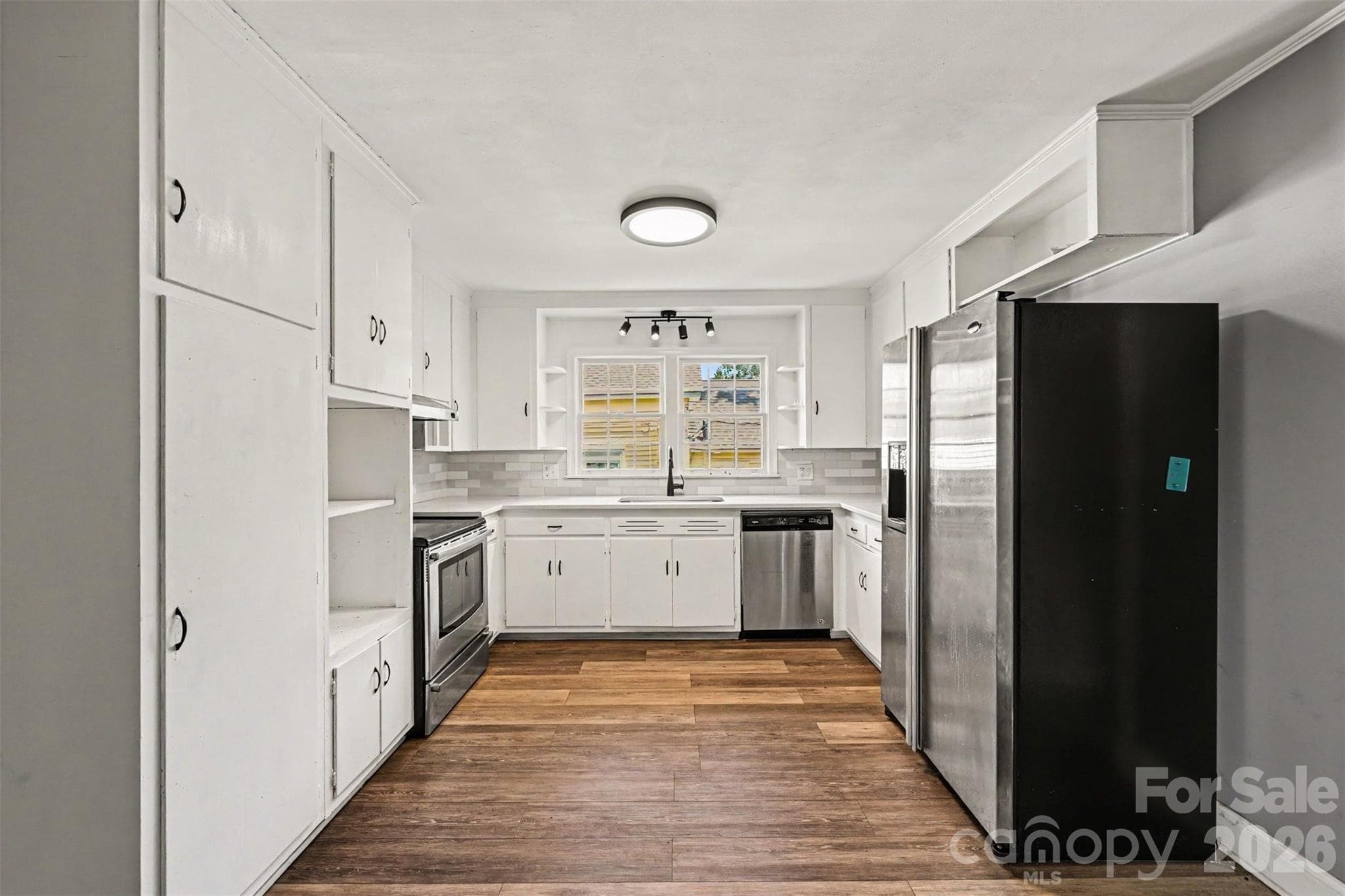 Single Family Residence at Lancaster, photo 10 of 29