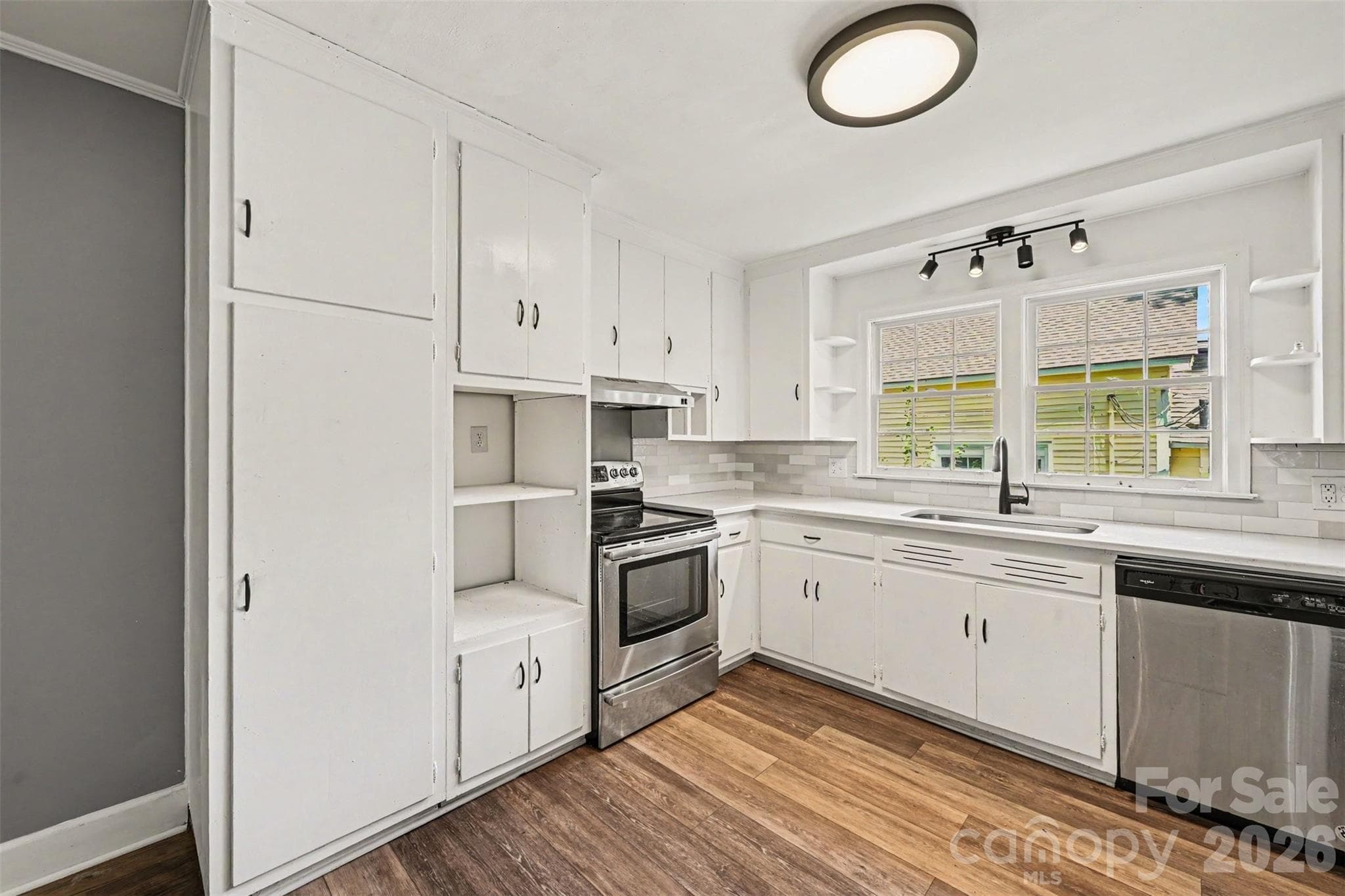 Single Family Residence at Lancaster, photo 12 of 29