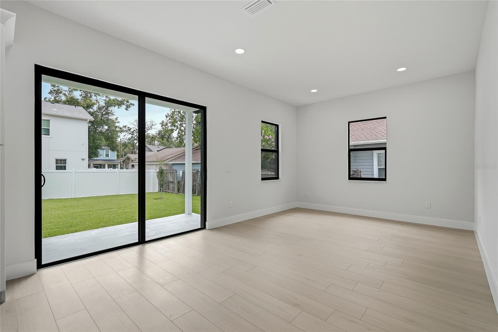 Family Room - 7106 N 10TH ST, TAMPA