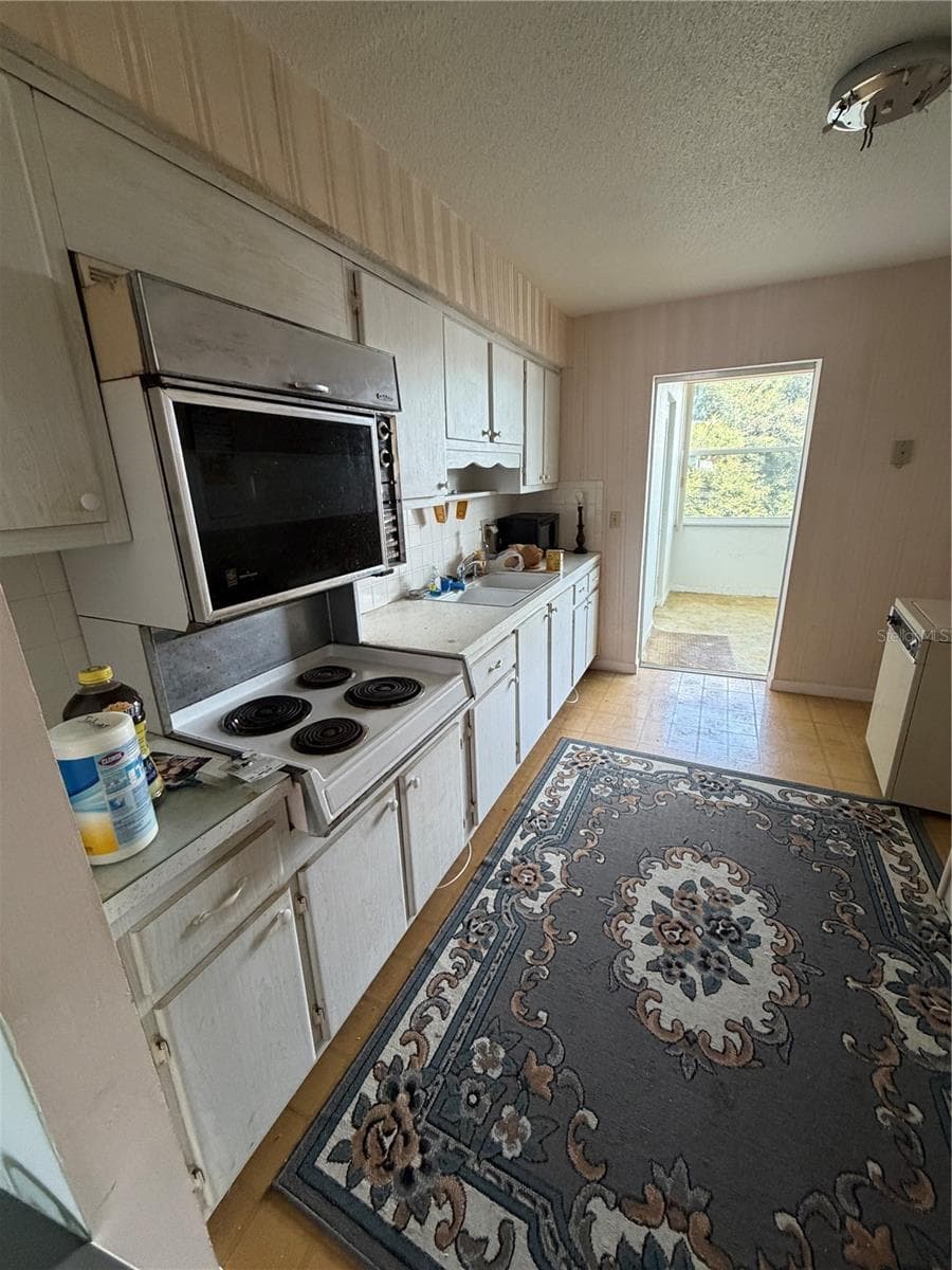 Kitchen - 5725 12TH AVE N #306D, ST PETERSBURG