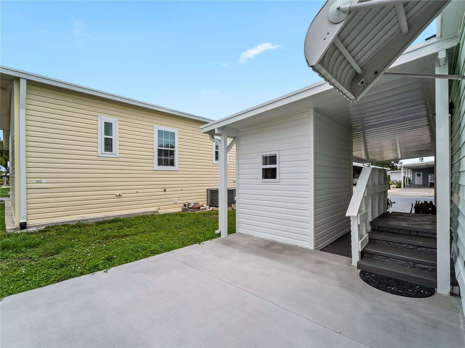 Mobile Home at 3402 SHINGLE OAK TER, SARASOTA, photo 31 of 63