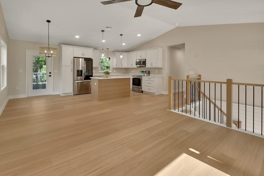 Lots of natural light - 1530 DEERMOSS LN, DELAND