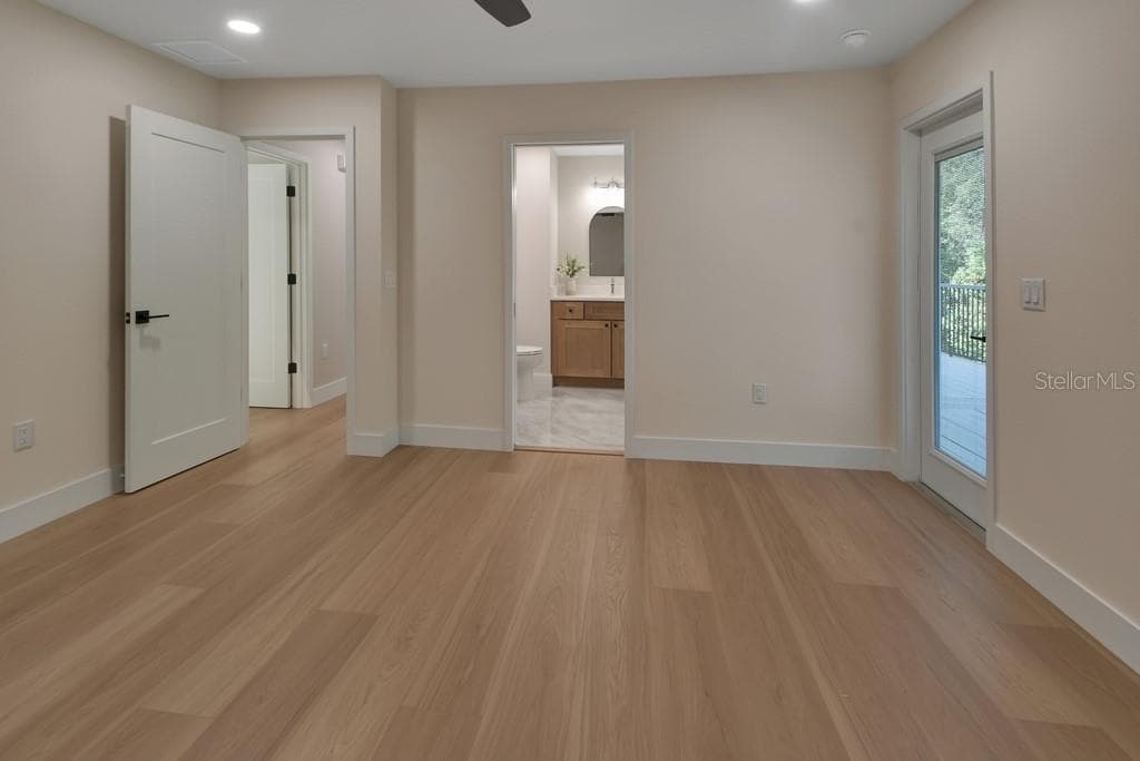 Master bedroom looking into the bathroom - 1530 DEERMOSS LN, DELAND