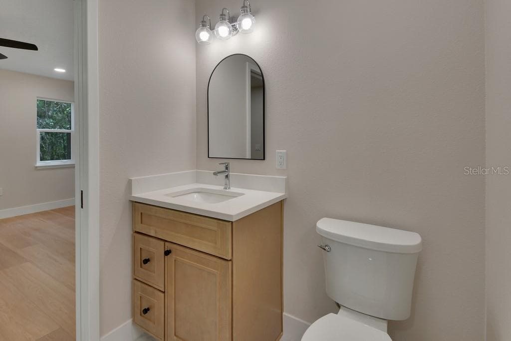 dual sinks - 1530 DEERMOSS LN, DELAND