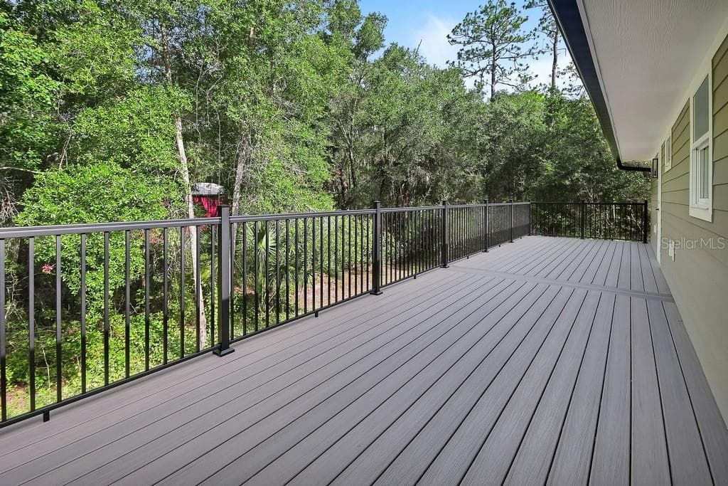 Huge Deck - 1530 DEERMOSS LN, DELAND