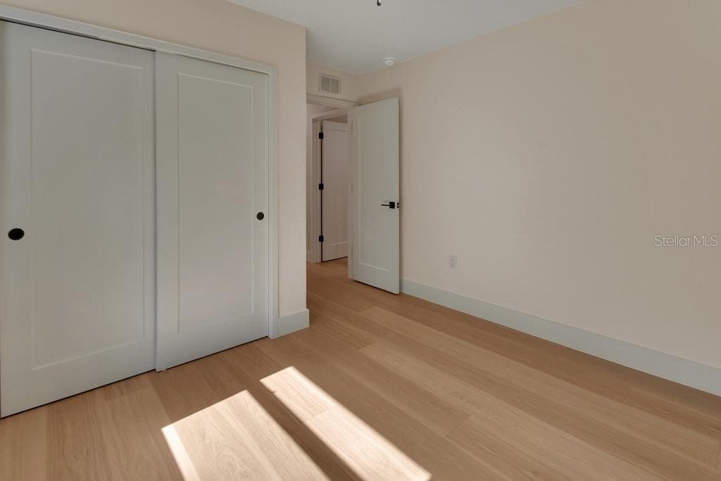Bedroom 3 with bipass doors - 1530 DEERMOSS LN, DELAND
