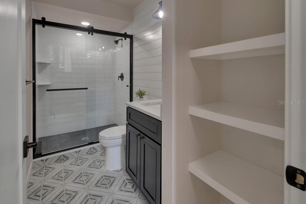 Hall Bath downstairs - 1530 DEERMOSS LN, DELAND