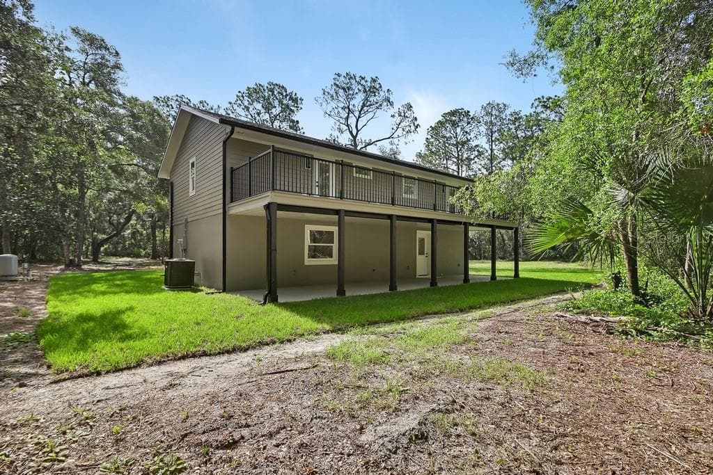 Rear view of fabulous outside entertaining areas - 1530 DEERMOSS LN, DELAND