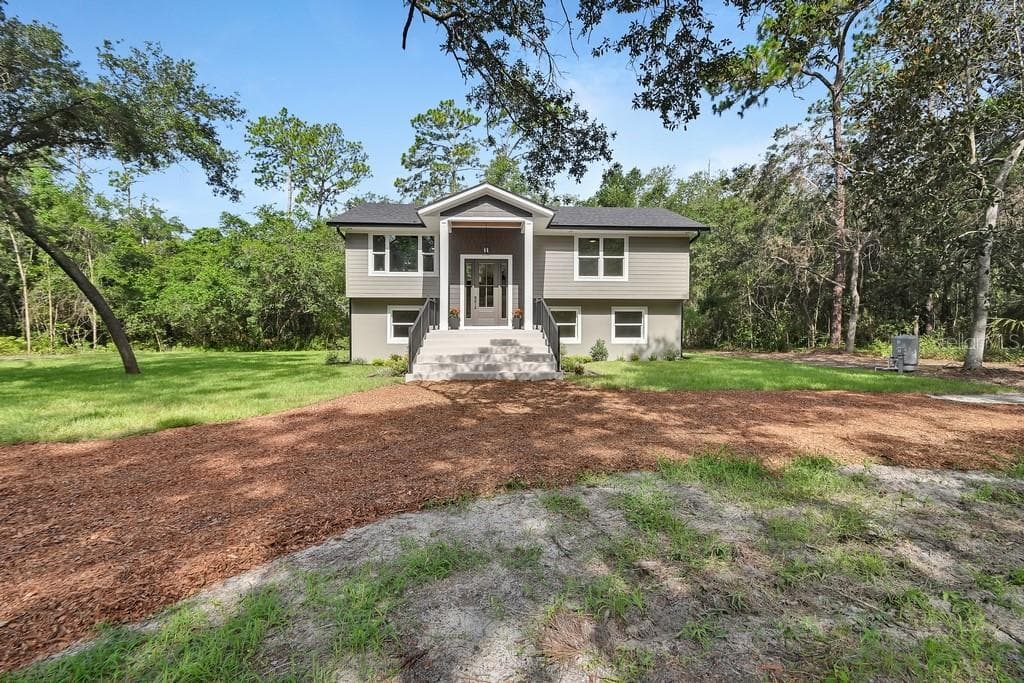 Impressive front view. - 1530 DEERMOSS LN, DELAND
