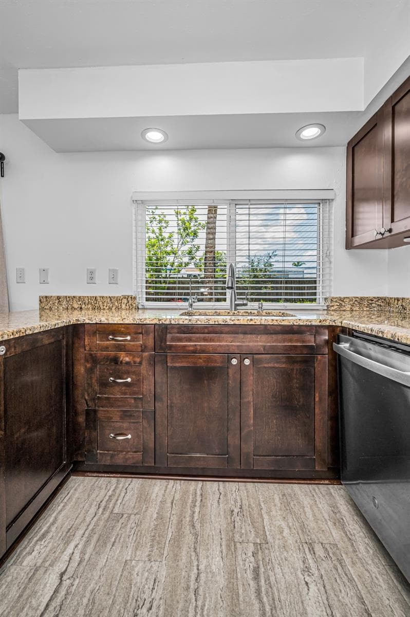 Kitchen - 6464 107TH TER N, PINELLAS PARK