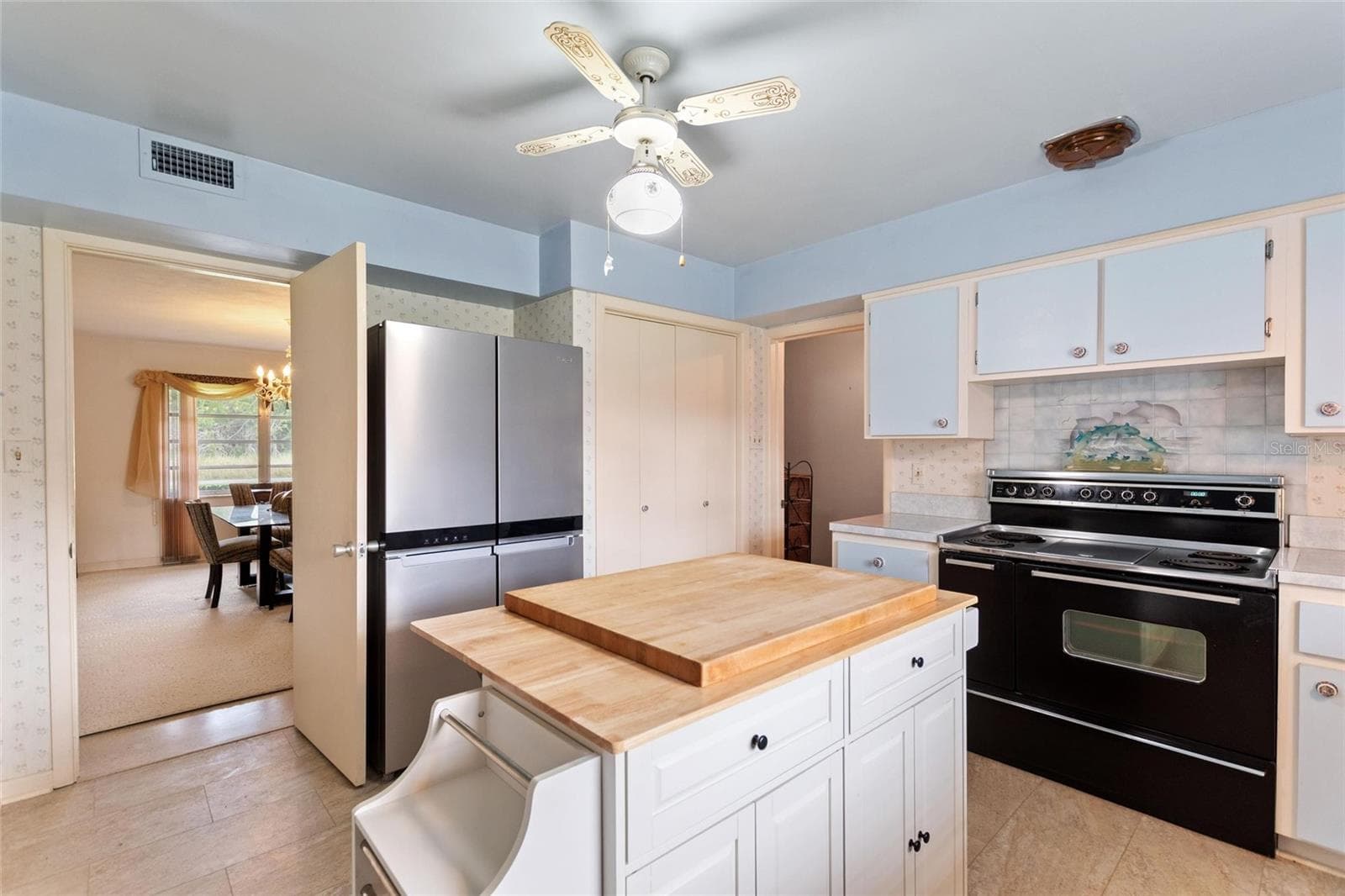 Kitchen with view into formal dining room. There are two pantry closets - 6197 AMARYLLIS DR, INDIAN LAKE ESTATES