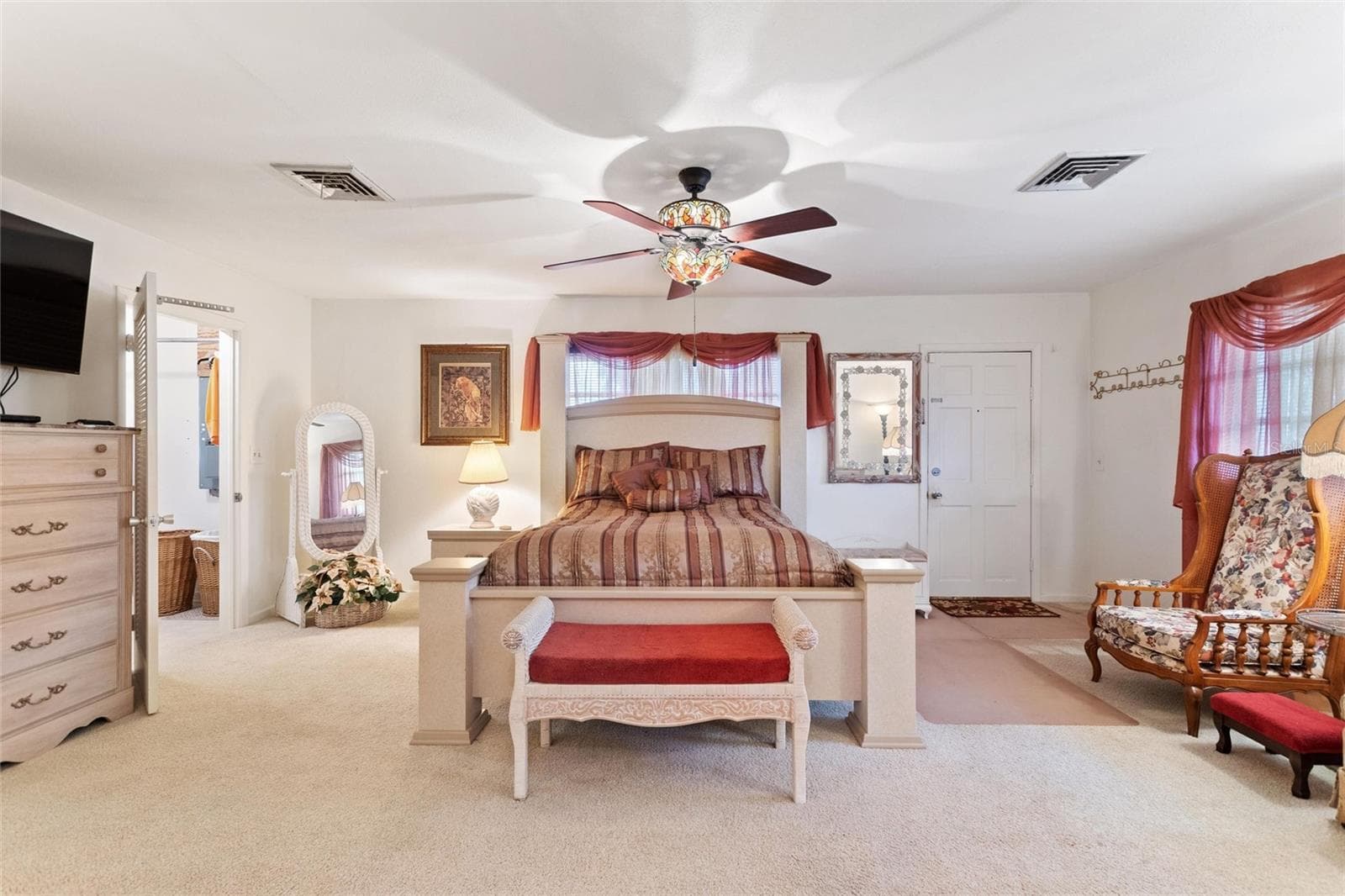 This private suite has outside access. - 6197 AMARYLLIS DR, INDIAN LAKE ESTATES