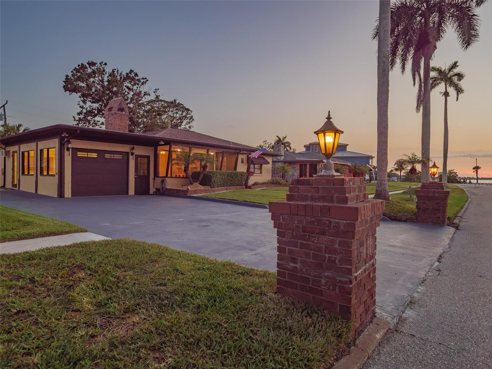 Single Family Residence at 2410 RIVERSIDE DR E, BRADENTON, photo 2 of 85