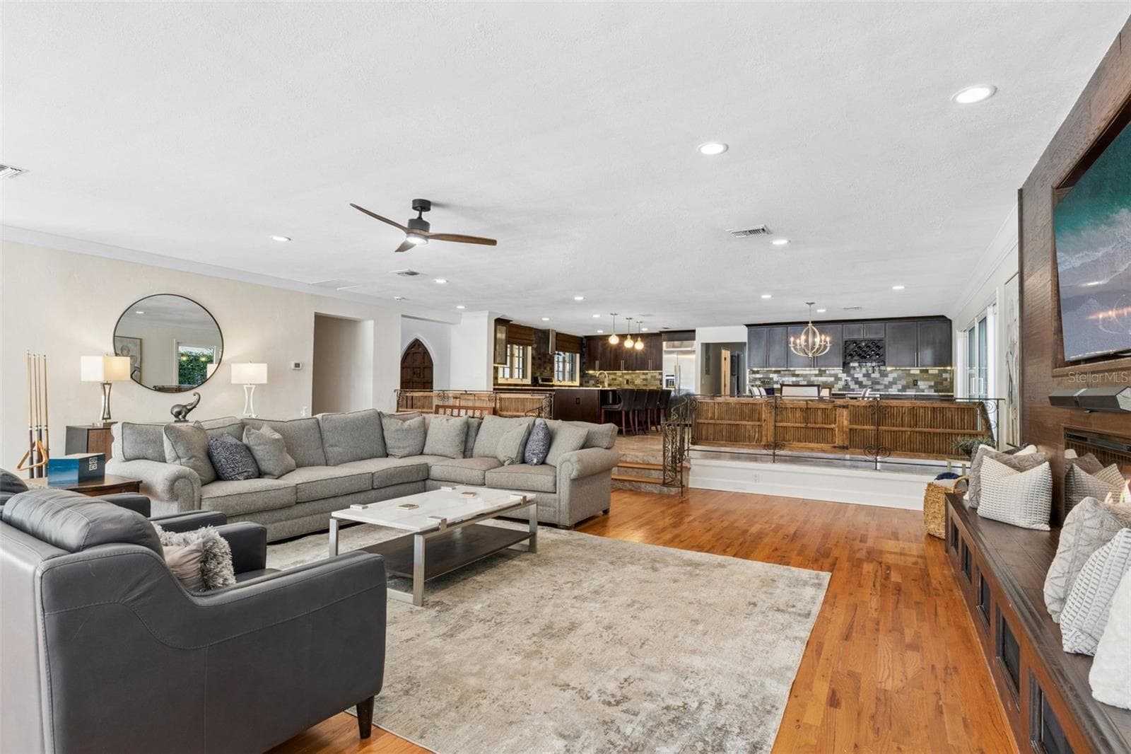 Great Space for the watching the Big Game and able to connect with guests in the kitchen and dining area - 1629 HEMPEL AVE, WINDERMERE