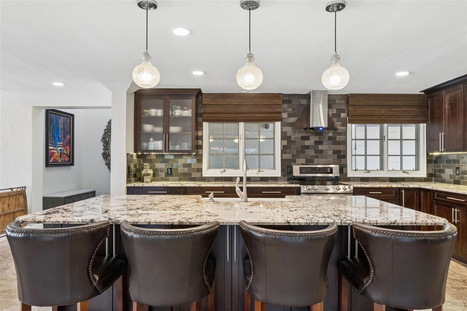 Plenty of room on the Island. Great for Breakfast, Lunch, Dinner, Entertaining - 1629 HEMPEL AVE, WINDERMERE