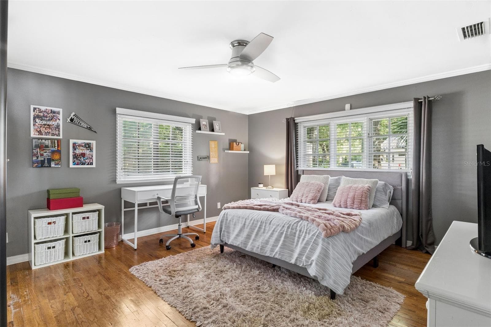 Bedroom #2 with customed closet and natural wood floors - 1629 HEMPEL AVE, WINDERMERE