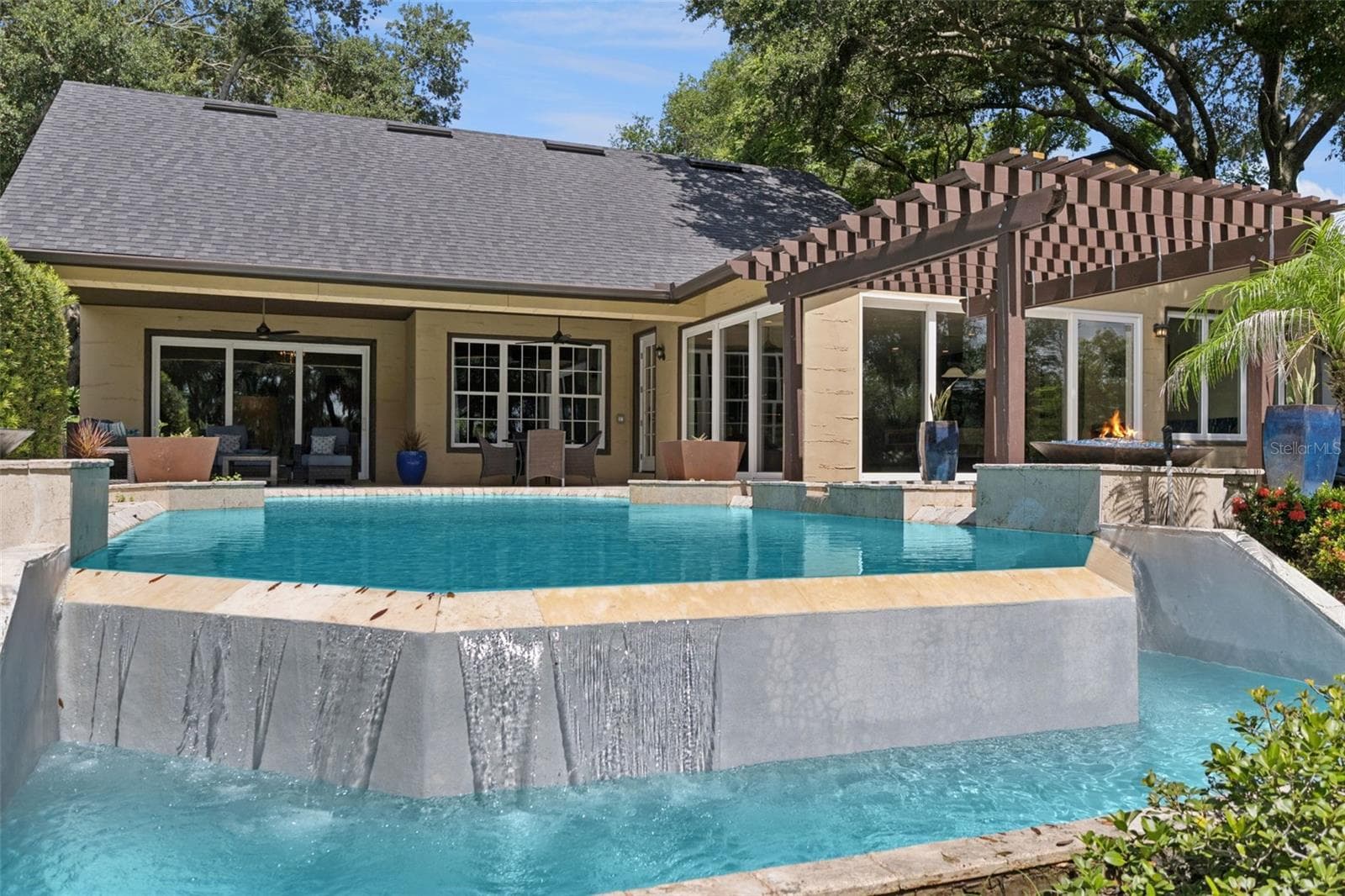 Infinity Pool flowing into the lower basin - 1629 HEMPEL AVE, WINDERMERE