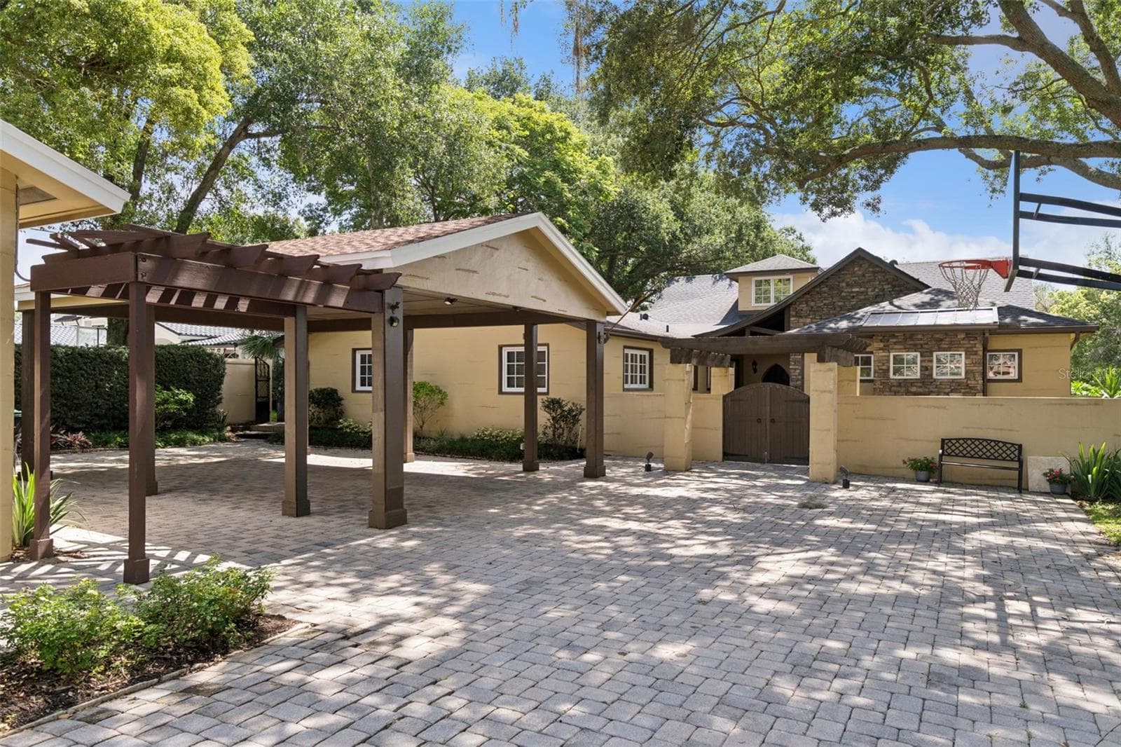 Porte Cochere and Courtyard entrance - 1629 HEMPEL AVE, WINDERMERE
